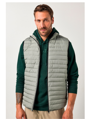 Gilet JAY-PI per l'outdoor con trapuntatura leggera e taglio speciale per l'addome, fino alla tg. 8XL