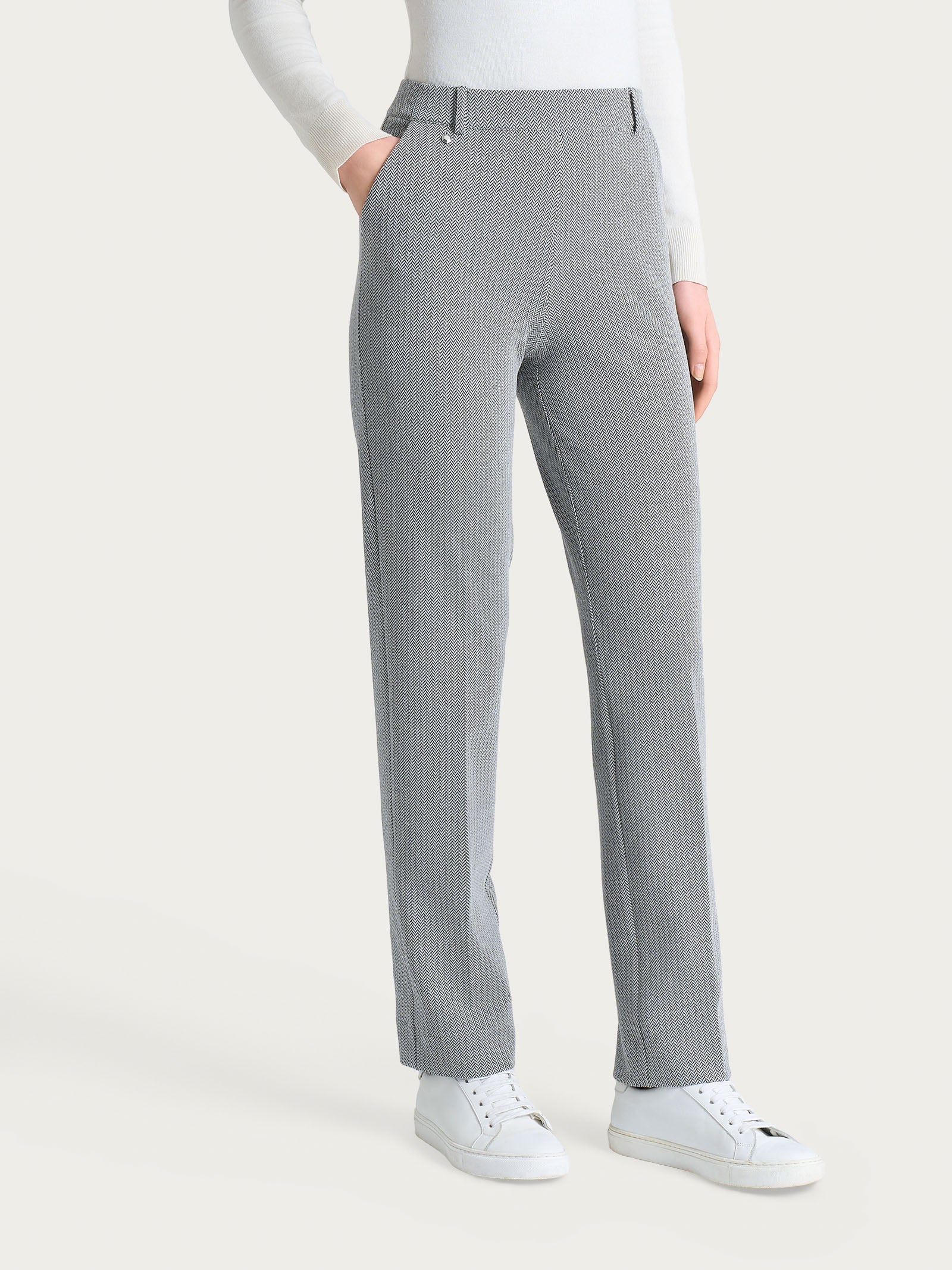 Image of Pantalone dritto con tasche e fantasia a spina di pesce in Eco Jacquard  - Fant.Nero