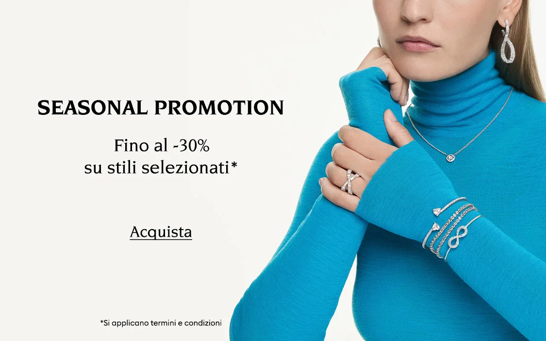 Modella con gioielli Swarovski. Il testo recita: “SEASONAL PROMOTION Fino al -30% su stili selezionati*”. Il pulsante cliccabile recita “Acquista”. Il testo dell’ultima immagine recita “Si applicano termini e condizioni”
