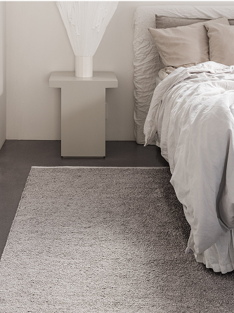Grey rug in a bedroom