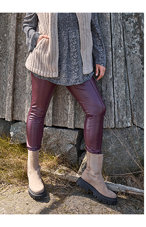 Leggings in similpelle con taglio della gamba aderente e orlo elastico
