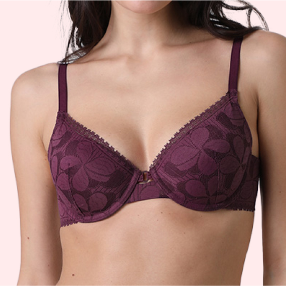 dettaglio reggiseno imbottito in pizzo vinaccia 