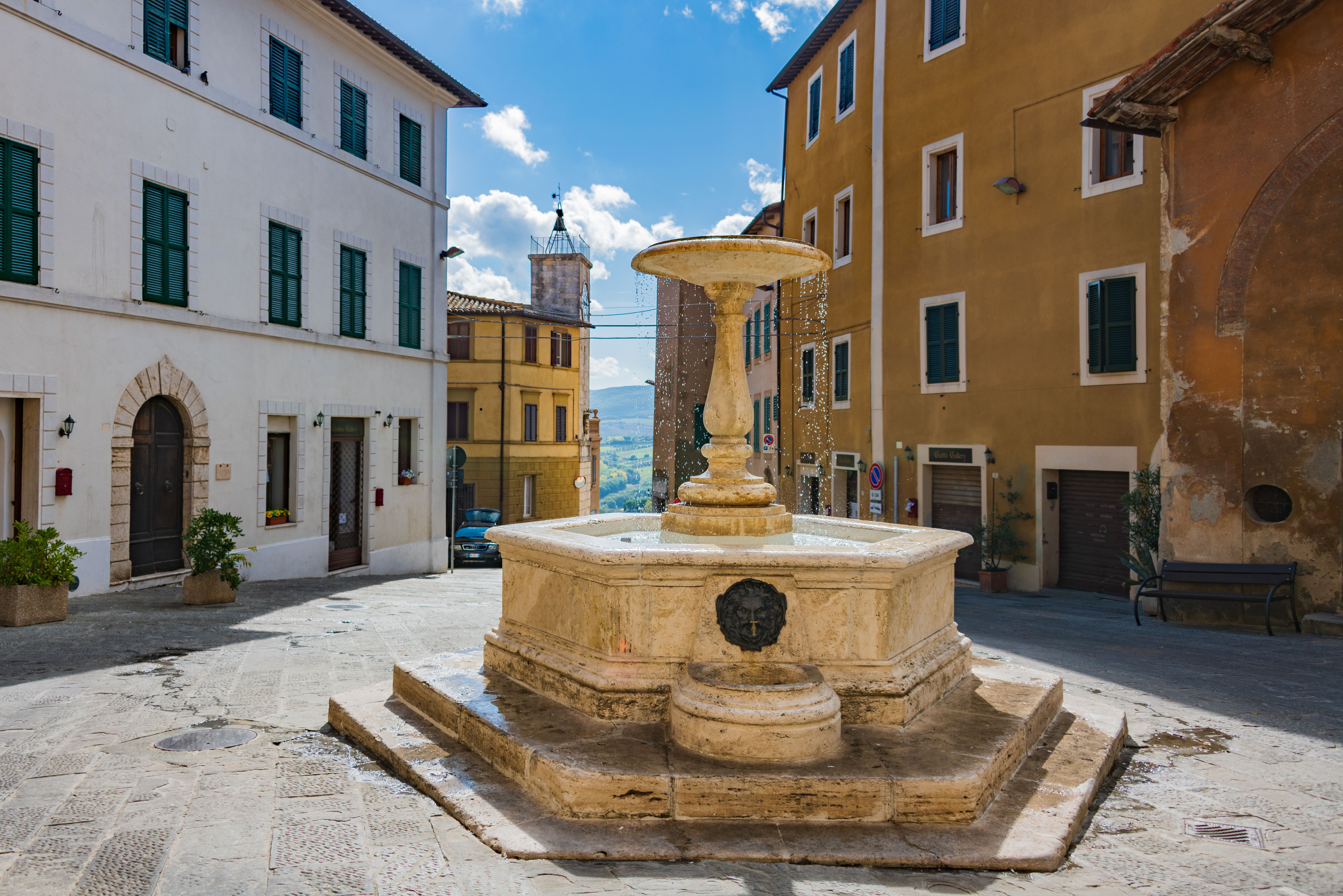 Nel cuore lento della Toscana. La Valdichiana Senese tra archeologia, benessere e buon vino