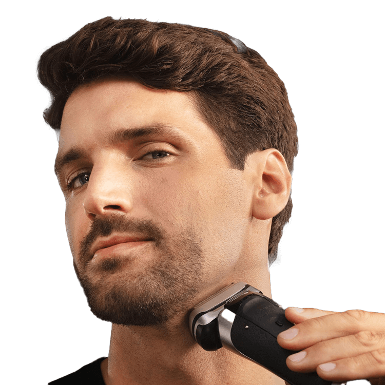 Uomo che si rade con il nuovo rasoio elettrico Braun Series 9 Pro+ per una rasatura accurata e confortevole.