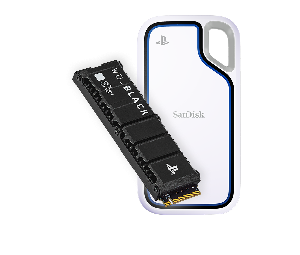 Un SSD WD_BLACK™ SN850P NVMe™ per console PS5® viene visualizzato insieme a un SSD portatile SanDisk Extreme® per console PlayStation 5 e PC.