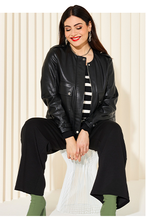Giacca dal taglio oversize in similpelle con scollo rotondo e zip a cursore doppio