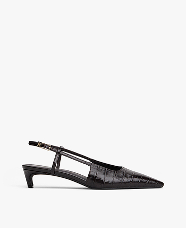 Scarpe a punta in pelle aperte sul retro