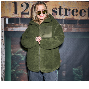 Giacca dal taglio oversize in pile teddy con cappuccio e maniche lunghe