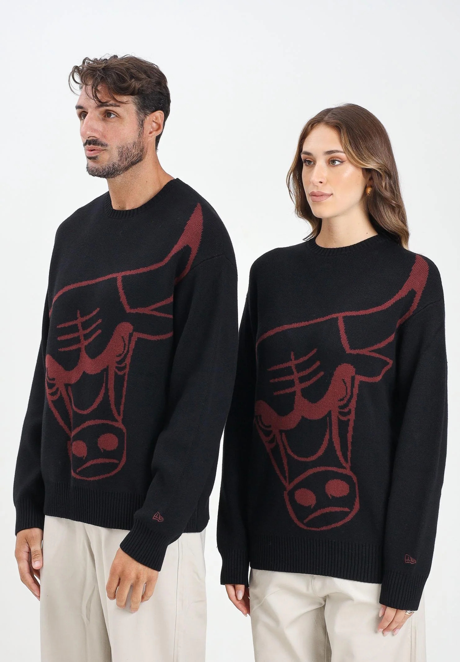 Image of NEW ERA Maglione girocollo Oversized Chicago Bulls NBA Knit nero per uomo e donna