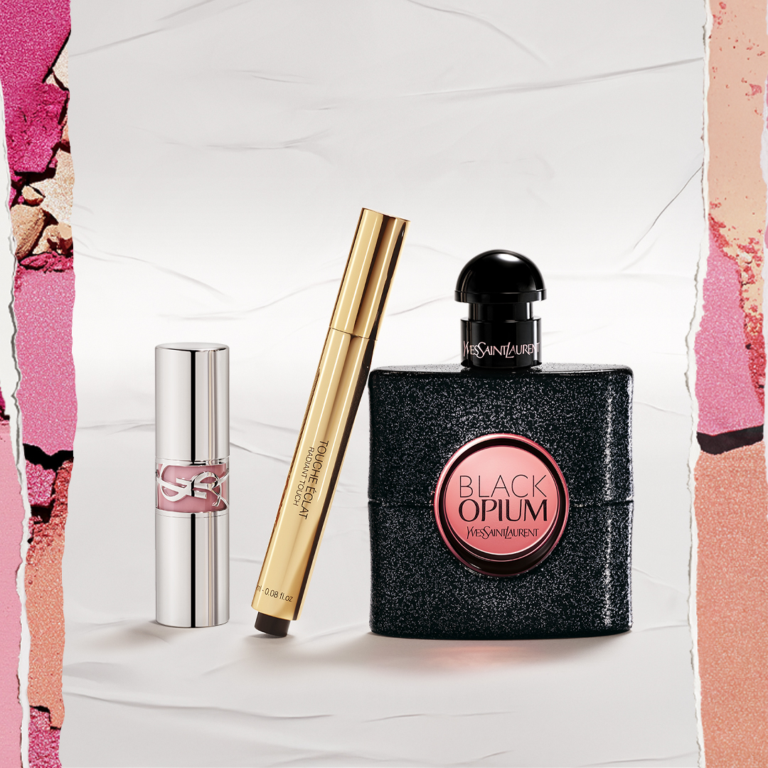 Un trio di prodotti iconici YSL Beauty: la fragranza Black Opium, l'illuminante Touche Éclat Radiant Touch e il rossetto Rouge Volupté Shine, disposti artisticamente su una superficie bianca testurizzata, incorniciati da ombretti in polvere rosa e pesca.