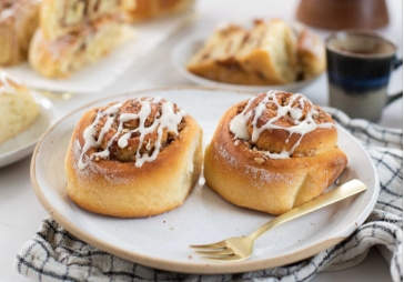 Pecan and cinnamon rolls