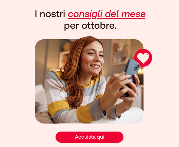 Donna che sorride guardando il cellulare. Testo: “I nostri consigli del mese per ottobre”. Pulsante rosso: “Scopri qui”.