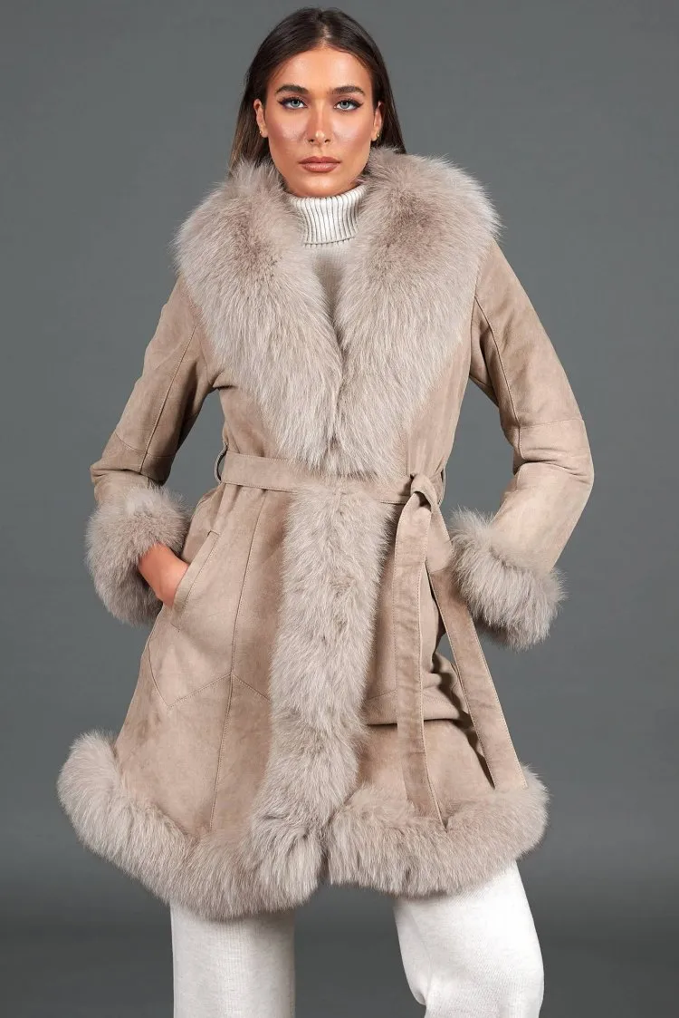 Image of Cappotto in montone scamosciato beige con collo in volpe