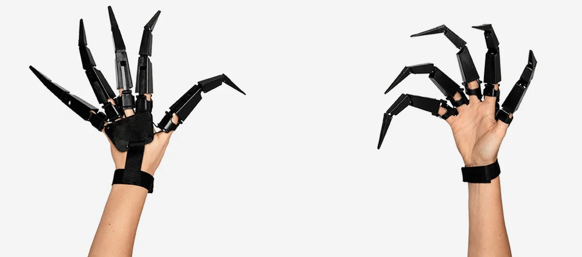 Claw hand decoration - 2 pcs