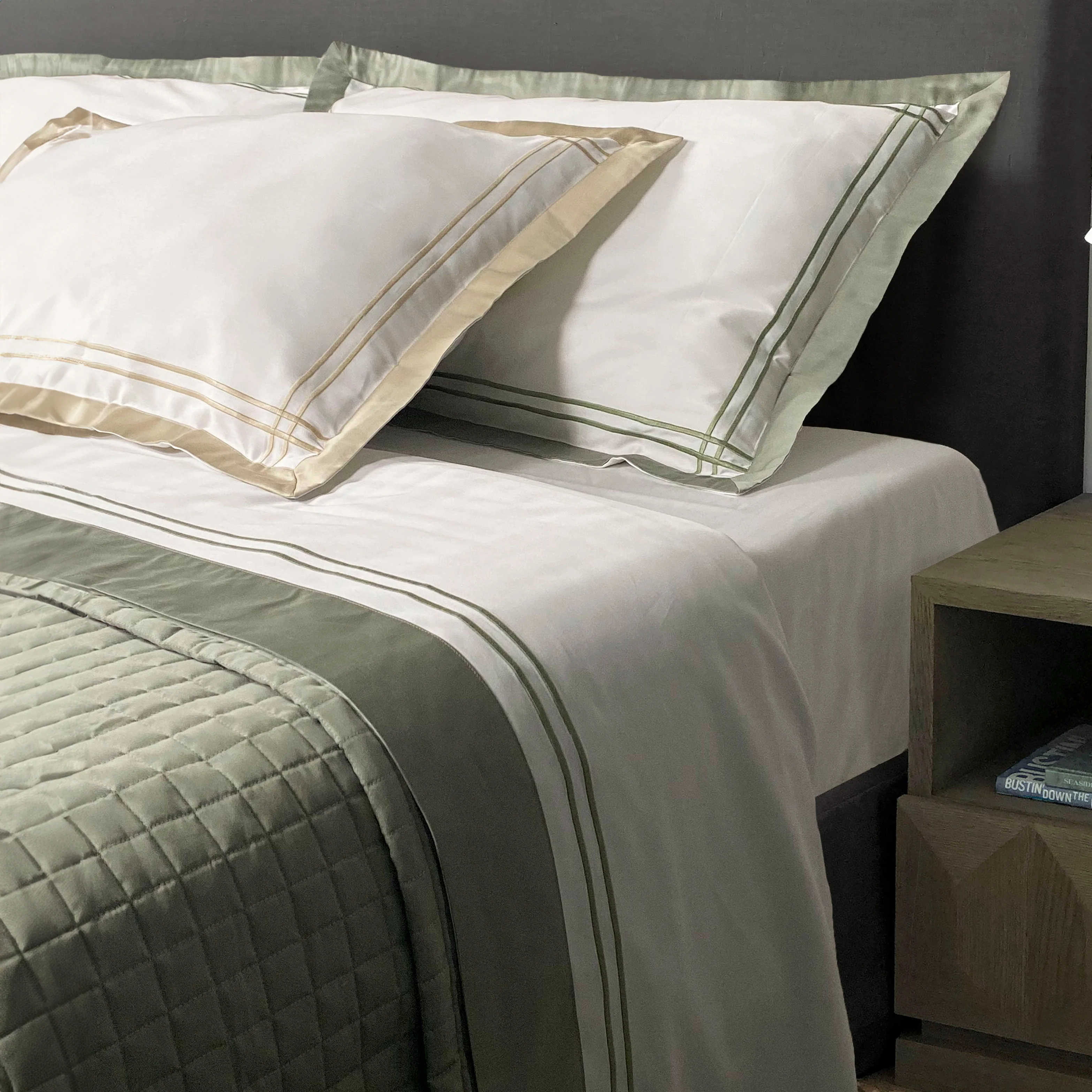 Image of Completo Lenzuola in Percalle <br>di Cotone e Balza in Raso - <b>Londra