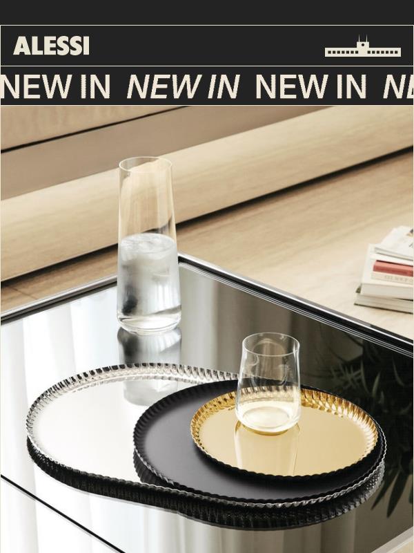 Una serie di vassoi tra luce e materia