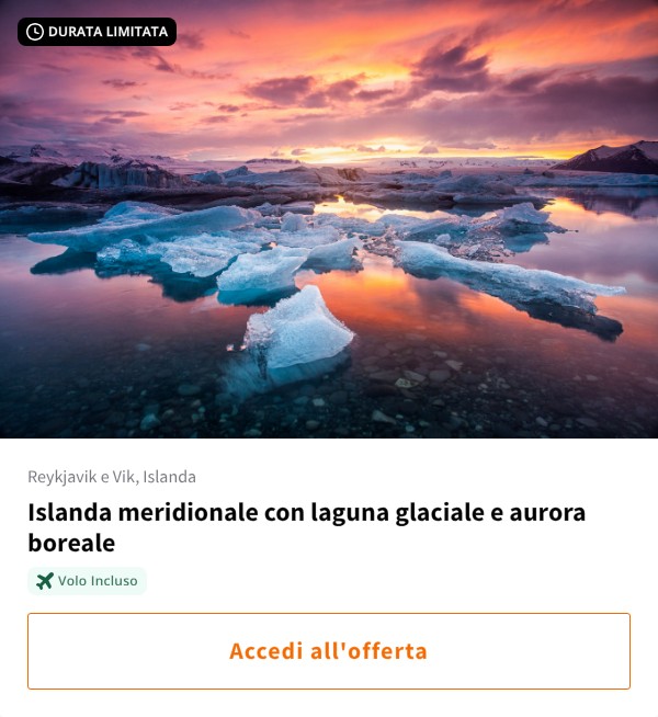 Islanda meridionale con laguna glaciale e aurora boreale