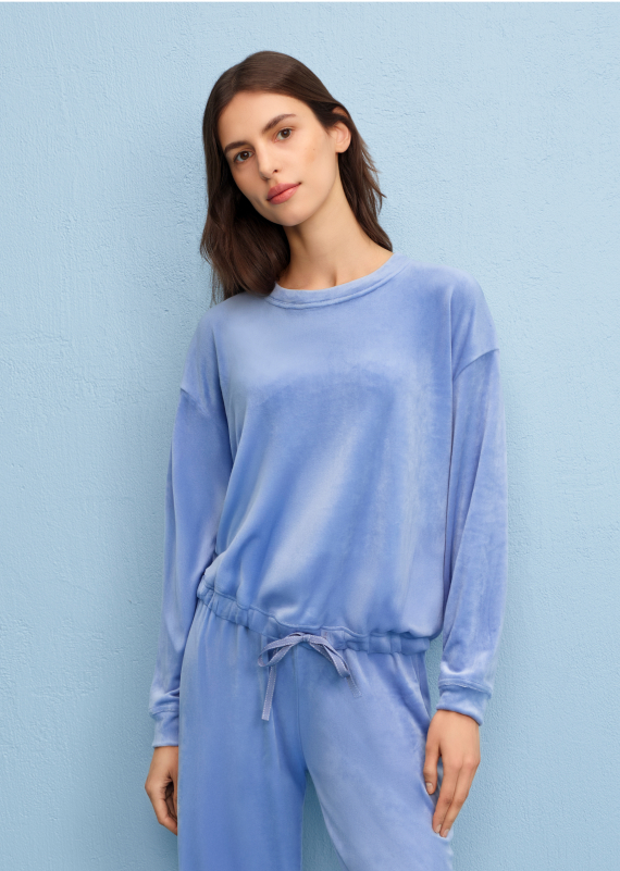 pigiama donna in ciniglia azzurro avio indossato
