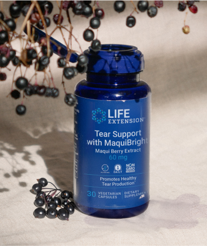 alt="Life Extension Tear Support con flacone di integratore MaquiBright circondato da bacche di maqui scure, che rappresentano la produzione naturale di lacrime e il sostegno per gli occhi.»