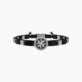 ROSA DEI VENTI | LIBERO ED INTREPIDO  Bracciale con cubi in agata nera alternati a cubi in acciaio satinato con piastra tonda in acciaio satinato con rosa dei venti e cristallo.