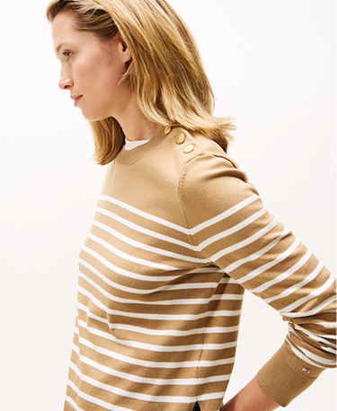 Pullover con bottoni dorati