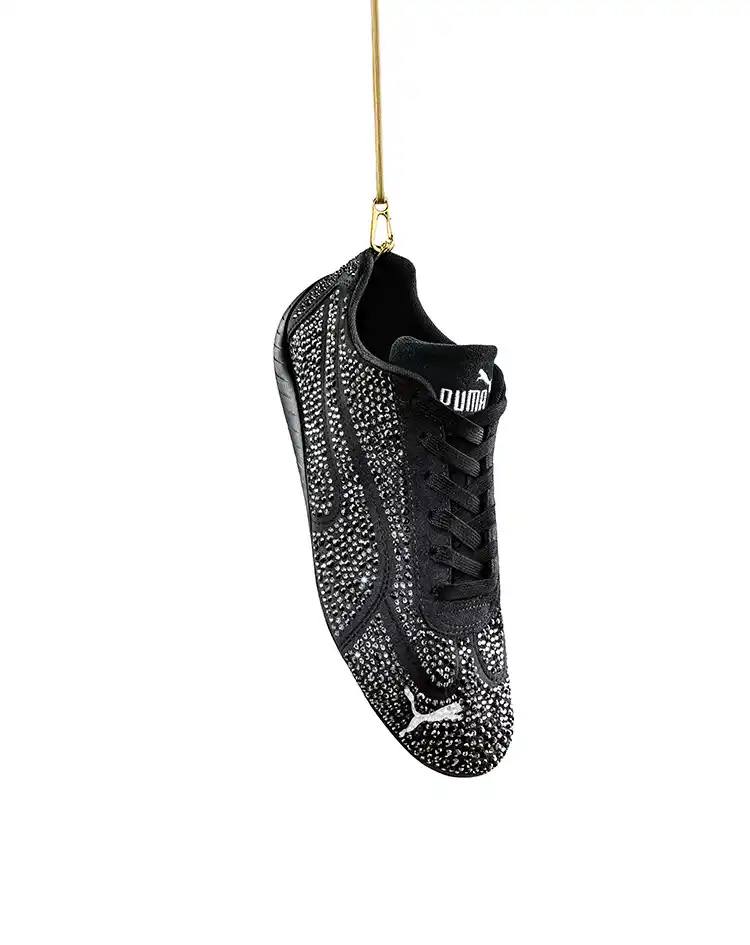 Sneaker PUMA appesa a cordoncini