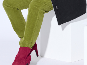 Pantaloni modello Mony in velluto a coste con comoda cintura e tasche con zip