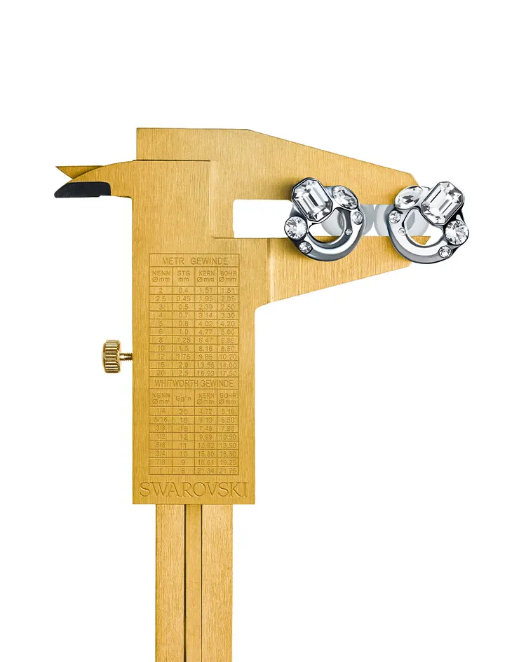 Pinza che stringe i Loop earplugs