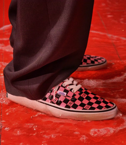 Scopri Valentino Garavani x Vans
