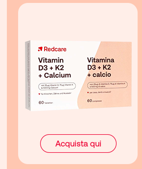 „Confezione Redcare Vitamin D3 + K2 + Calcium da 60 compresse. Pulsante rosso: Acquista qui.“ „Confezione Redcare Vitamin D3 + K2 + Calcium da 60 compresse. Pulsante rosso: Acquista qui.“