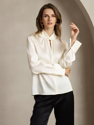 Image of Blusa In Seta 19 Momme Con Scollo A Goccia E Bottoni Effetto Perla