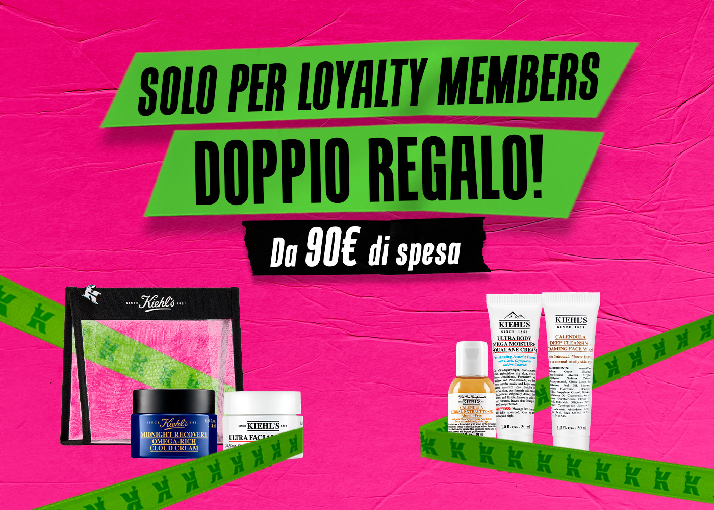 Banner promozionale Kiehl’s su sfondo fucsia con scritta “Solo per Loyalty Members doppio regalo! Da 90€ di spesa”. Mostra due kit di prodotti Kiehl’s affiancati, uno con 2 creme viso e beauty case e l’altro con tre minitaglie skincare.
