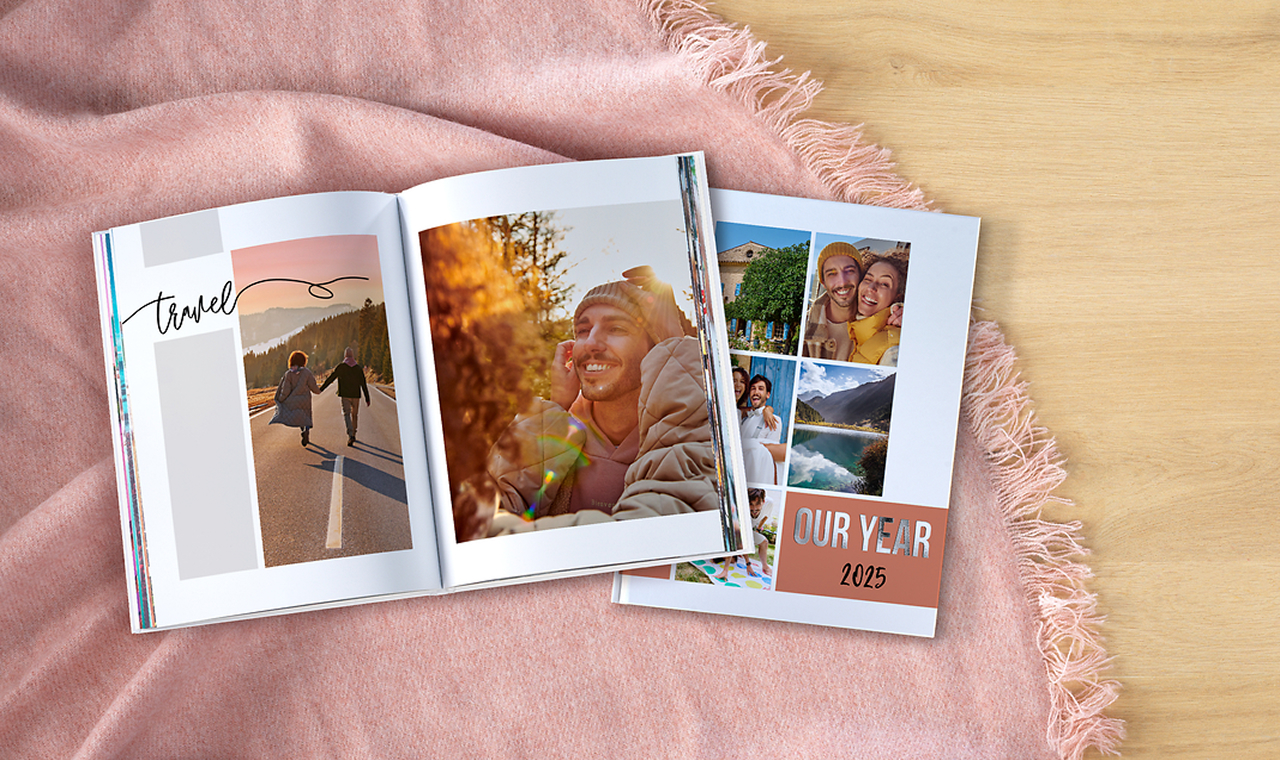 Fotolibri uno sopra all'altro per ogni anno