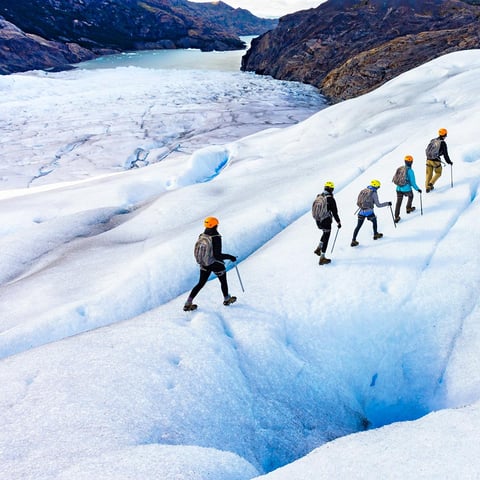 Activity image: Jökulsárlón: escursione in super jeep alla grotta di ghiaccio e al ghiacciaio