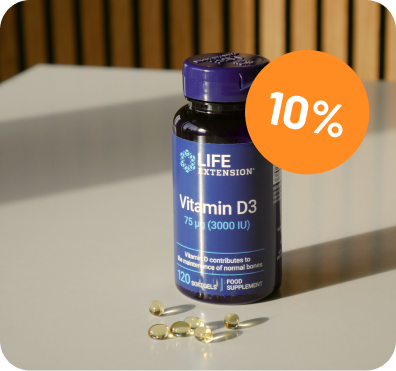 alt="Flacone integratore Life Extension Vitamin D3 da 75 µg (3000 UI) che poggia su una superficie bianca con luce solare naturale morbida e uno sfondo in legno.»