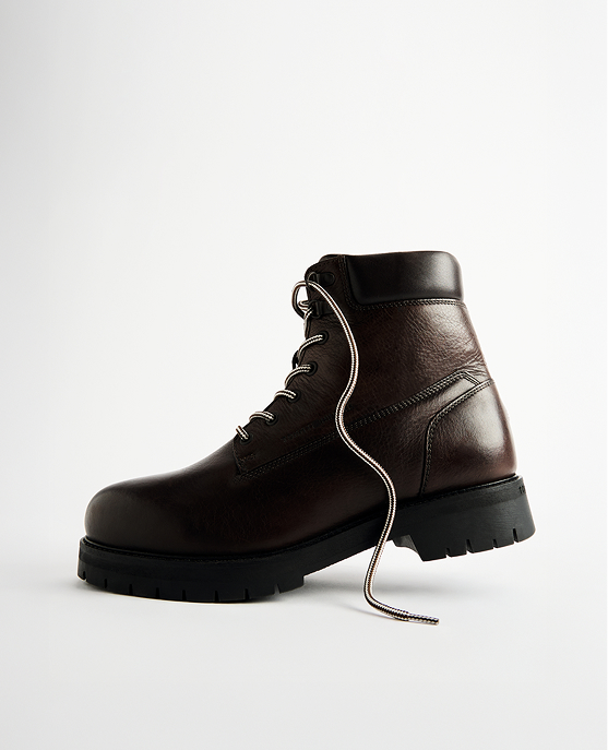 Scarponcini in pelle con suola carrarmato