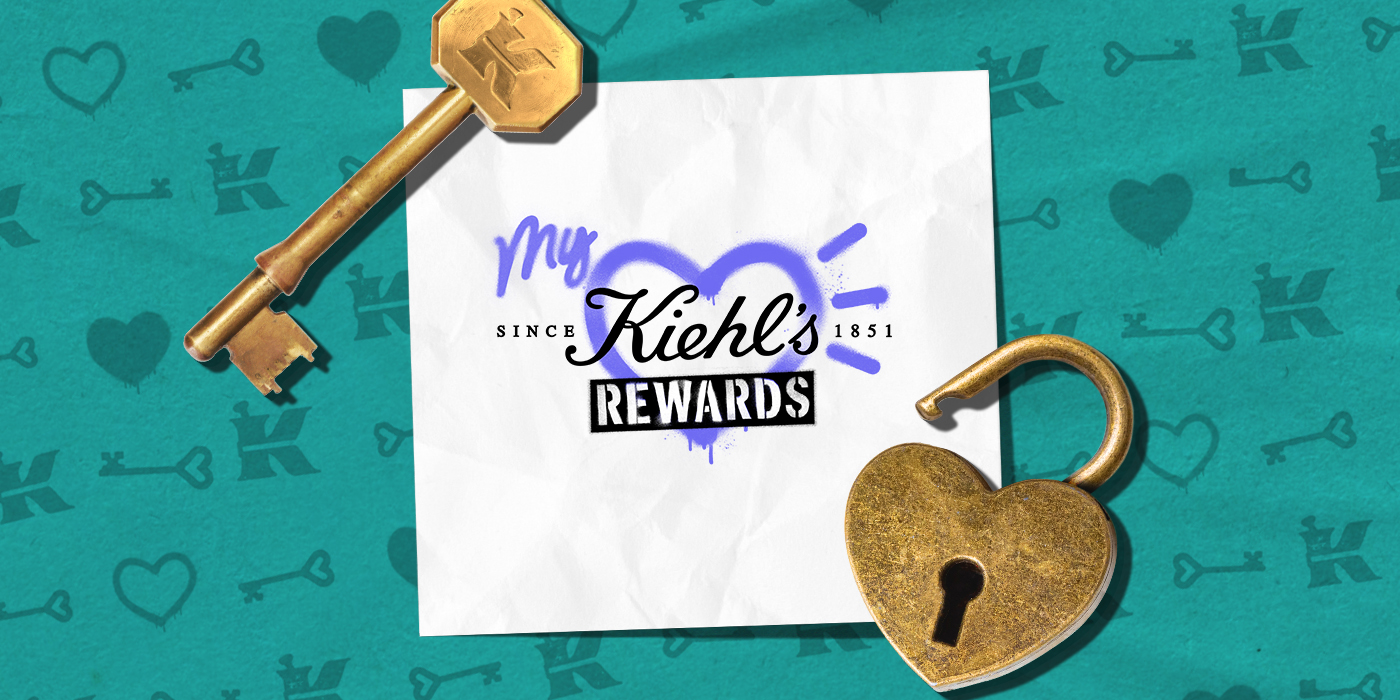 Banner Kiehl’s con sfondo fucsia e scritta “Single Week” in nero su fascia verde. Al centro sono visibili tre prodotti Kiehl’s: il tonico alla Calendula, la Ultra Facial Cream e la Rare Earth Deep Pore Minimizing Mask, avvolti da nastro verde con logo K.