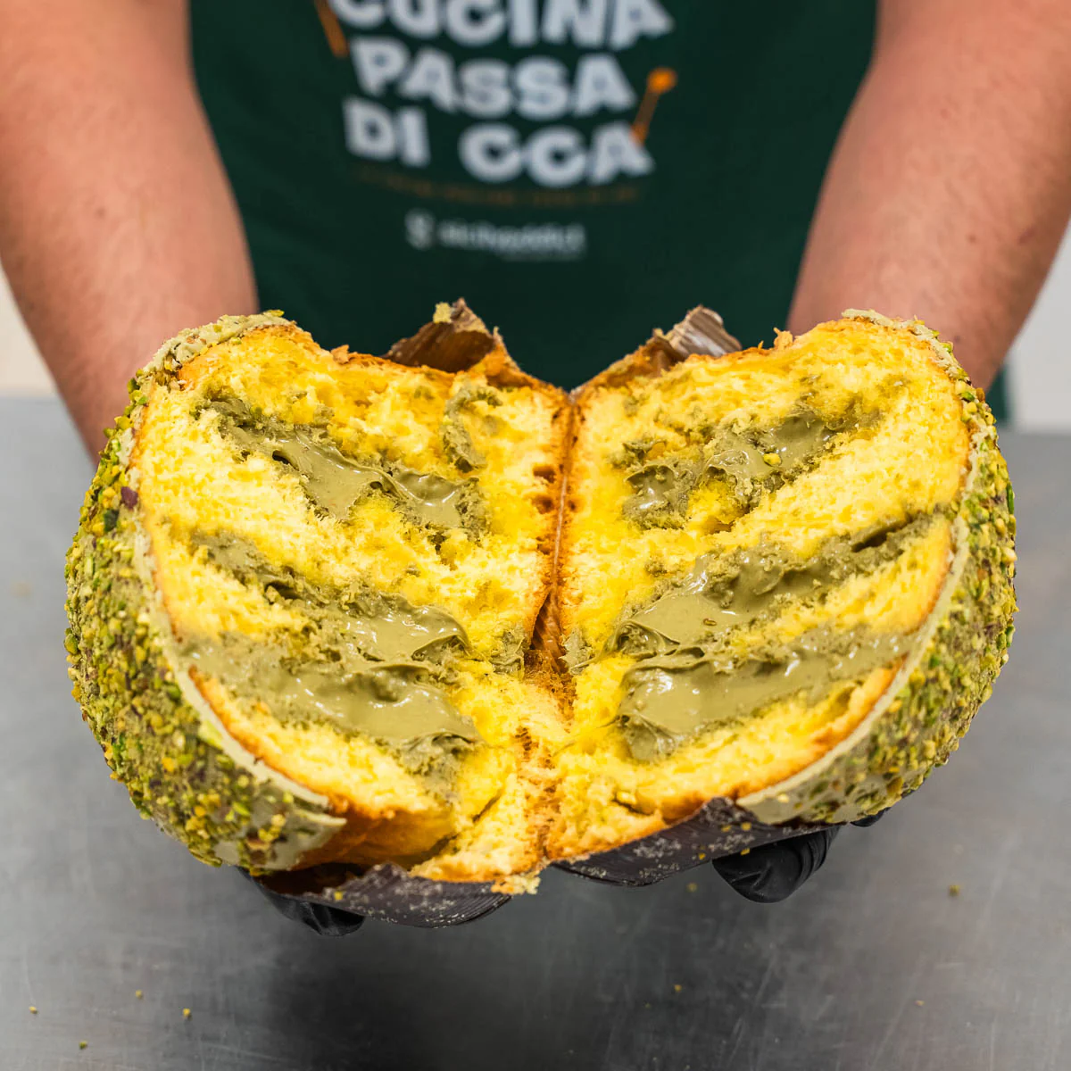 Image of Panettone artigianale Il PISTACCHIOSO 1,3kg extrafarcito con 500g di pistacchio
