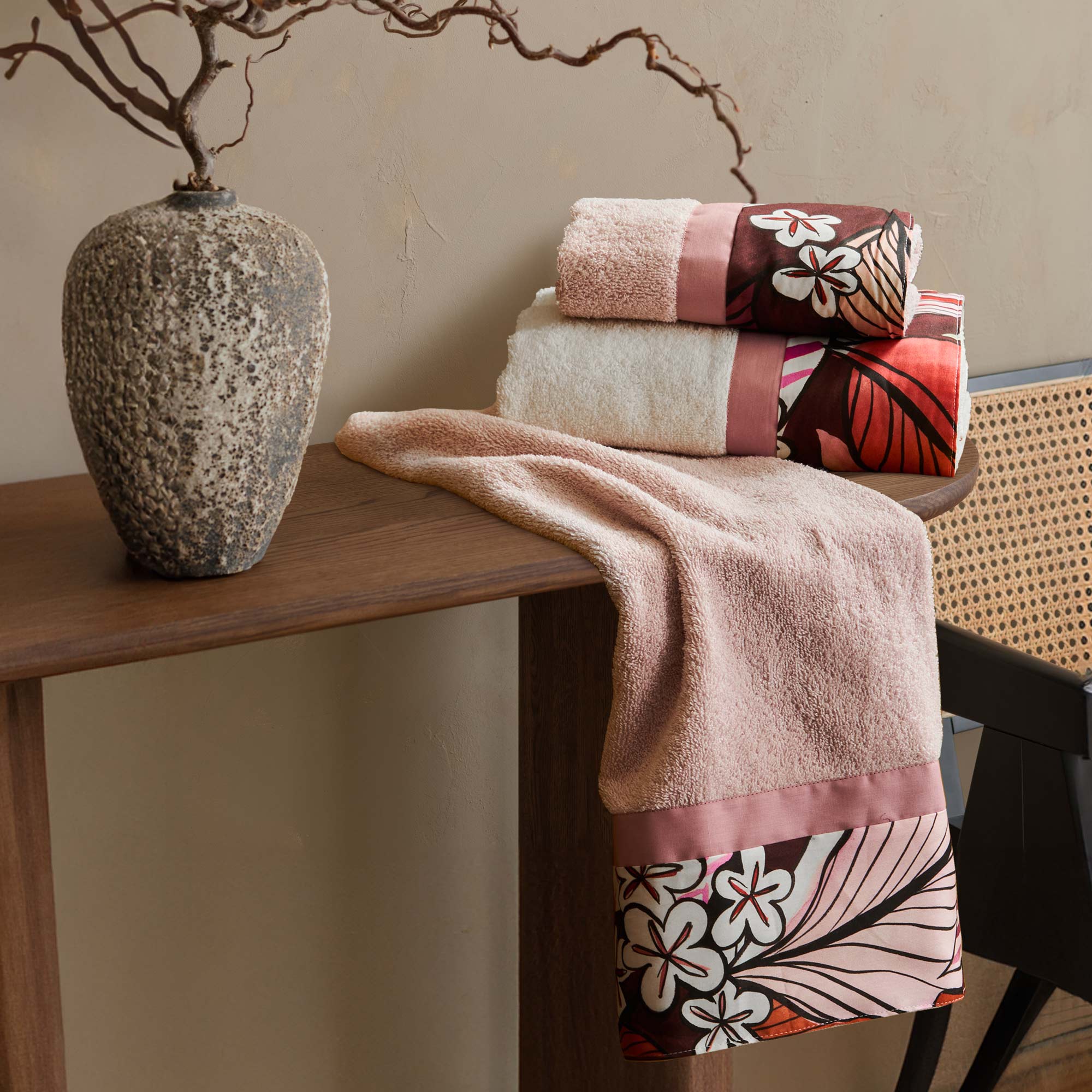 Image of Set 2 Coppie in Spugna di <br>Cotone con Balza in Percalle - <b>Sinaloa