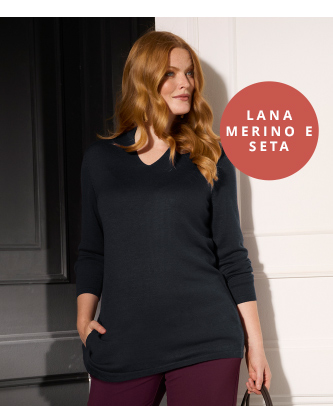 Maglione in misto seta con scollo montante e maniche lunghe
