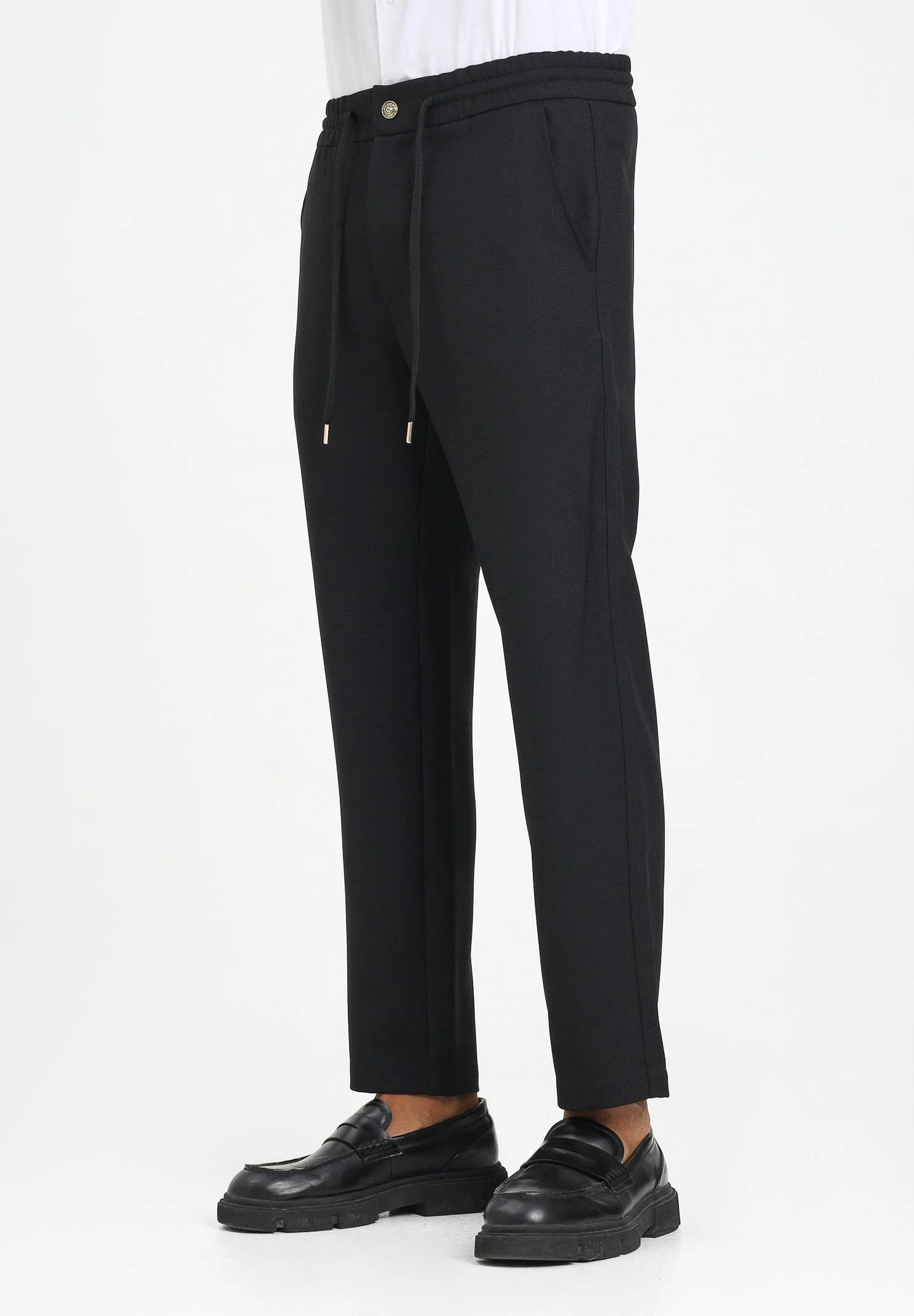 Image of VERSACE JEANS COUTURE Pantalone nero da uomo impreziosito da un hardware con Institutional Logo