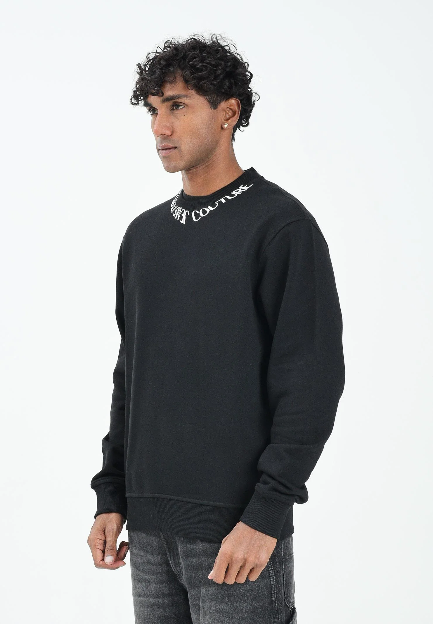 Image of VERSACE JEANS COUTURE Felpa girocollo nera da uomo con Liquify Institutional Logo