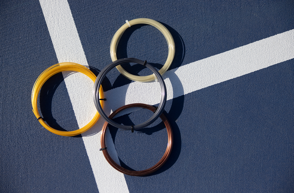 Scopri come scegliere la corda da tennis giusta