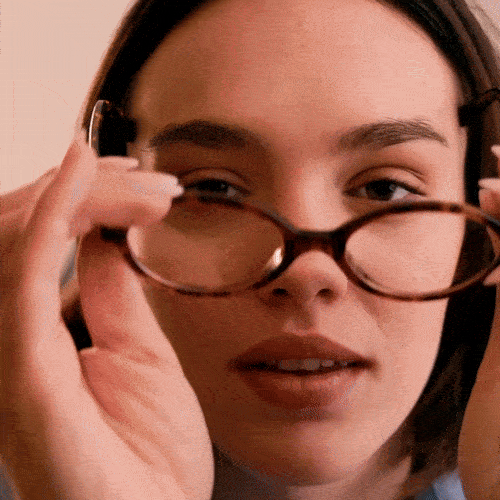 Animazione di diverse donne che indossano occhiali ovali