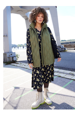 Abito dal taglio svasato in jersey con fiori, scollo a tunica e maniche lunghe