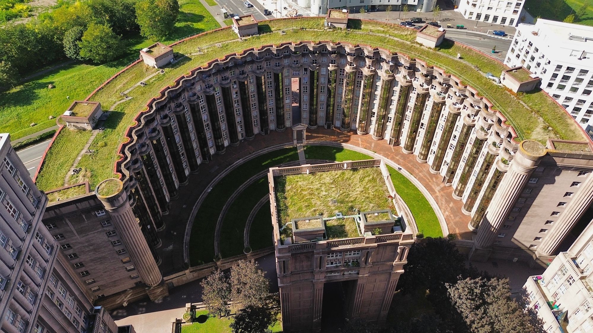 Brutalismo alla parigina: il mondo distopico di Noisy-le-Grand