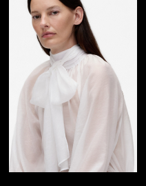 Display images to show real-time content