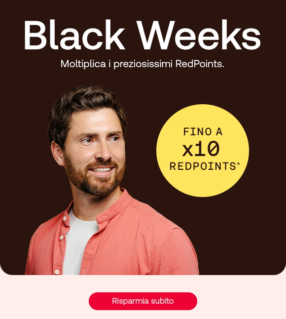 „Uomo sorridente con camicia arancione su sfondo marrone. Bollino giallo con scritta: ‘Fino a x10 RedPoints’. Testo: ‘Black Weeks. Moltiplica i preziosissimi RedPoints.’ Pulsante rosso: Risparmia subito.“ „Uomo sorridente con camicia arancione su sfondo marrone. Bollino giallo con scritta: ‘Fino a x10 RedPoints’. Testo: ‘Black Weeks. Moltiplica i preziosissimi RedPoints.’ Pulsante rosso: Risparmia subito.“