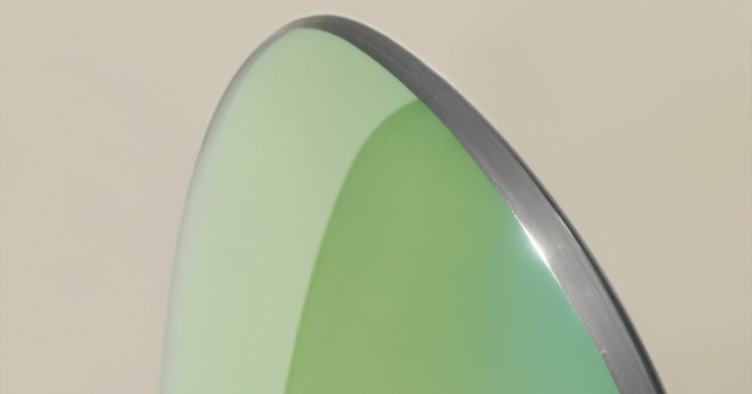 Lente da sole graduata su sfondo neutro