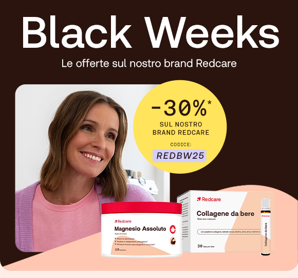 „Donna con maglione rosa sorride accanto ai prodotti Redcare Magnesio Assoluto e Collagene da bere. Bollino giallo con testo: ‘-30% sul nostro brand Redcare. Codice: REDBW25’. Testo: ‘Black Weeks – Le offerte sul nostro brand Redcare.’ Sfondo marrone scuro con base rosa chiaro.“